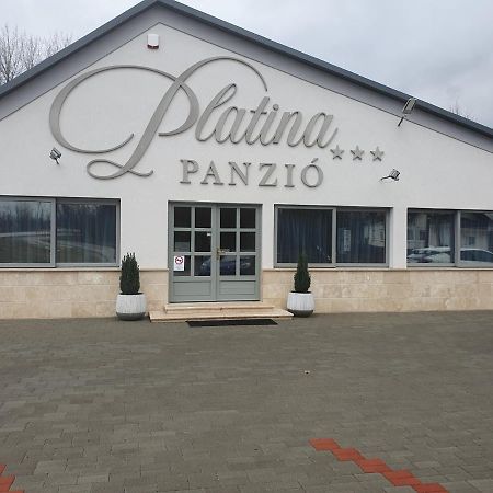 Platina Panzio*** Bed and Breakfast Újhartyán Eksteriør billede
