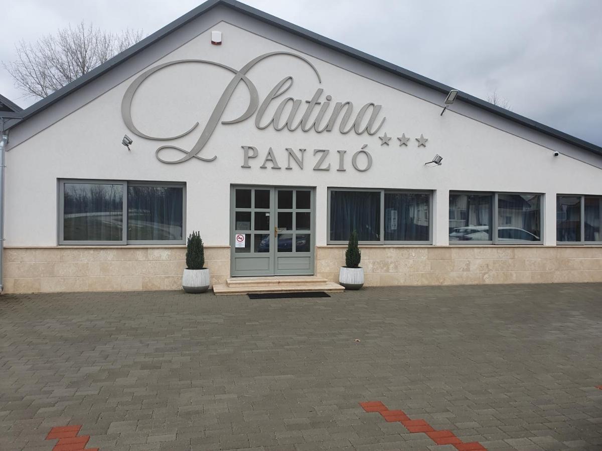 Platina Panzio*** Bed and Breakfast Újhartyán Eksteriør billede