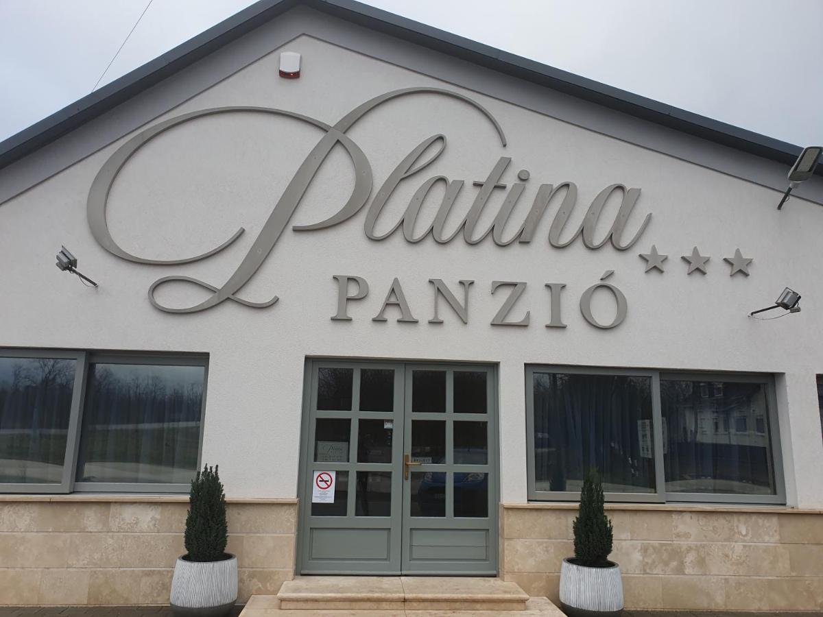 Platina Panzio*** Bed and Breakfast Újhartyán Eksteriør billede