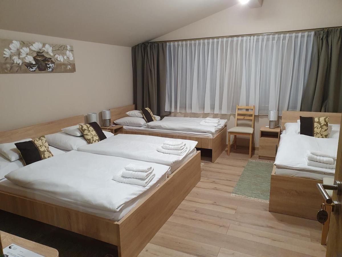 Platina Panzio*** Bed and Breakfast Újhartyán Eksteriør billede