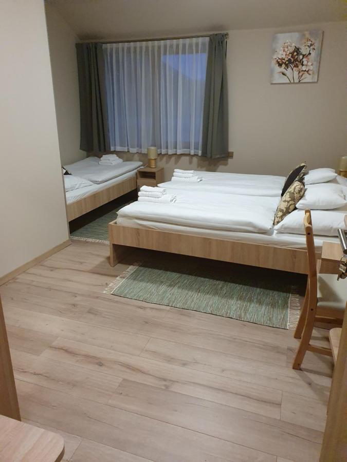 Platina Panzio*** Bed and Breakfast Újhartyán Eksteriør billede