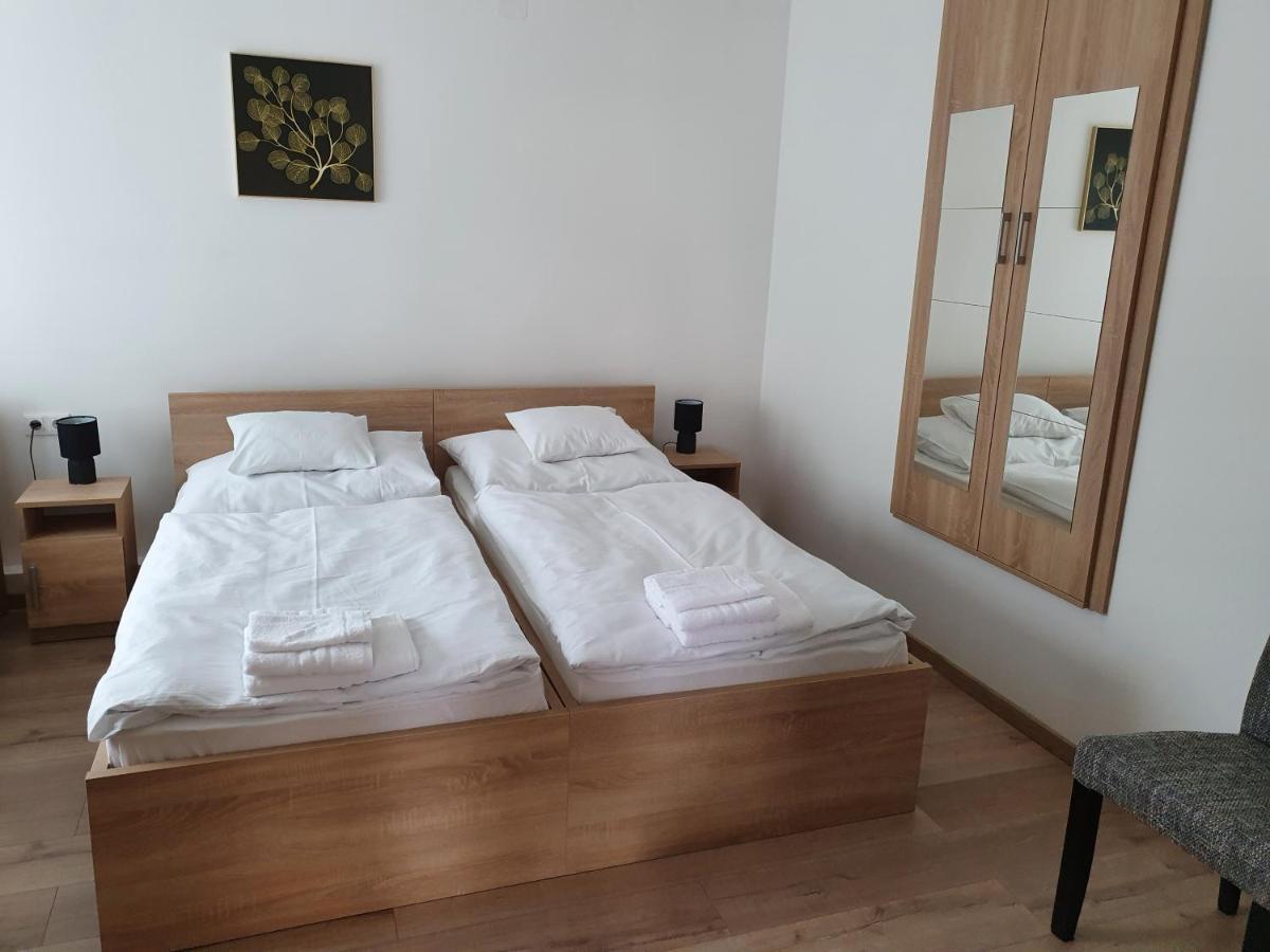 Platina Panzio*** Bed and Breakfast Újhartyán Eksteriør billede