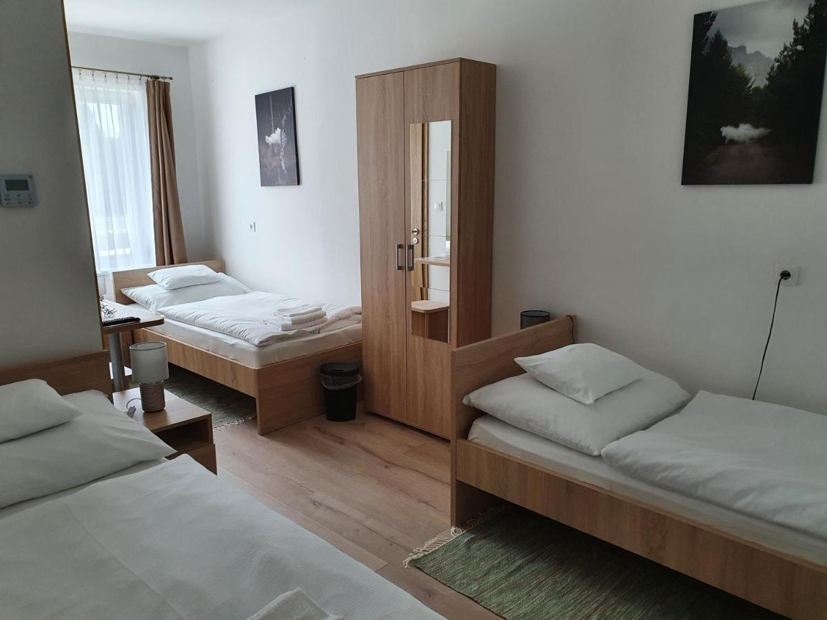 Platina Panzio*** Bed and Breakfast Újhartyán Eksteriør billede